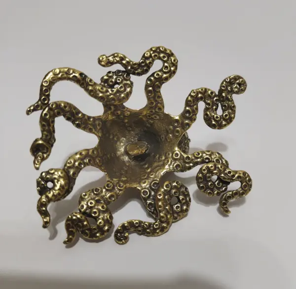 Handmade brass octopus sculpture/home/study/desktop decoration - Image 2